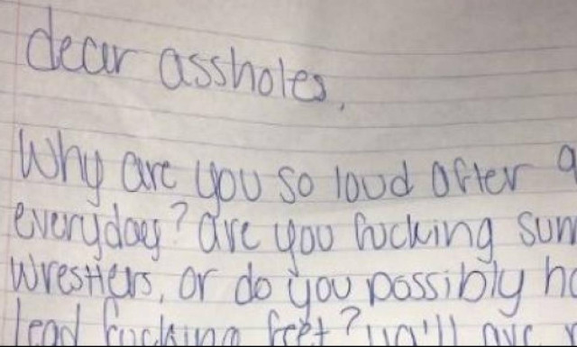 Χαμός σε πολυκατοικία: Το μήνυμα σε γείτονες που έκαναν φασαρία και η viral απάντησή τους (Photo)