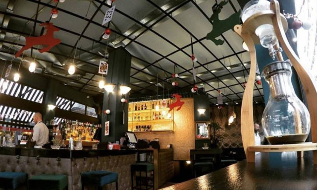 Στο Borsalino δεν σερβίρει ο Αλέν Ντελόν αλλά θα πιεις ποτάρες