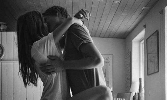 Τέσσερις απλοί και εγγυημένοι τρόποι για να τον κάνεις να κρατήσει περισσότερο στο κρεβάτι