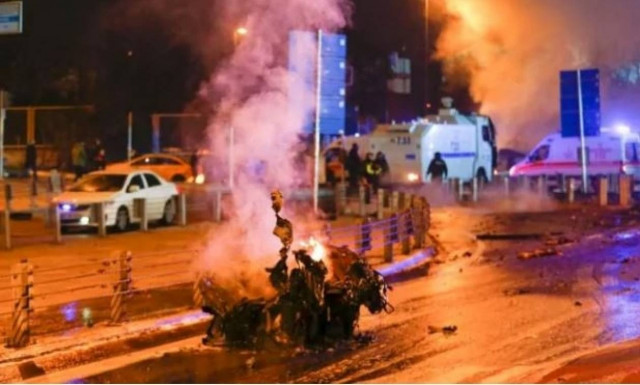 Κωνσταντινούπολη - Βίντεο σοκ: Η στιγμή που ο καμικάζι ανατινάζεται και σκορπά το θάνατο (vid)