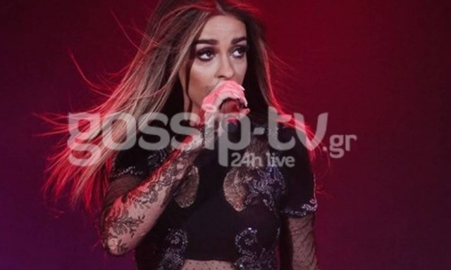 H Ελένη Φουρέιρα πιο καυτή από ποτέ πάνω στη σκηνή