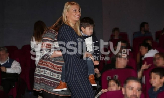 Φαίη Σκορδά: Με τον γιο της Δημήτρη στο σινεμά