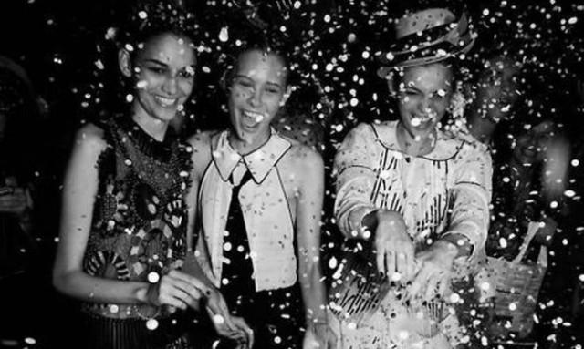 Χριστουγεννιάτικo πάρτι: Oδηγός επιβίωσης για να γνωρίσεις τον άντρα των ονείρων σου