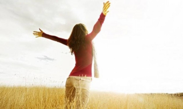 Τι πιστεύετε ότι ενισχύει την ευτυχία μας; Η απάντηση θα σας εκπλήξει