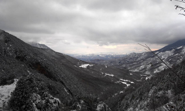 Καιρός για… Τρίτη και 13 με ραγδαία πτώση της θερμοκρασίας, χιόνια και πολλά μποφόρ (pics)