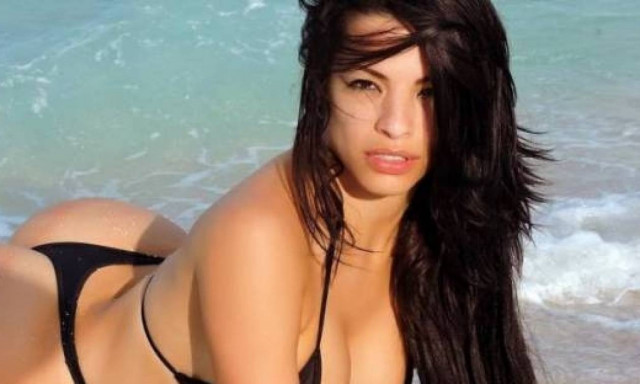 Ποια Καρντάσιαν; Αυτή είναι η καυτή μελαχρινή που κολάζει το Instagram με τις καμπυλάρες της! (pic)