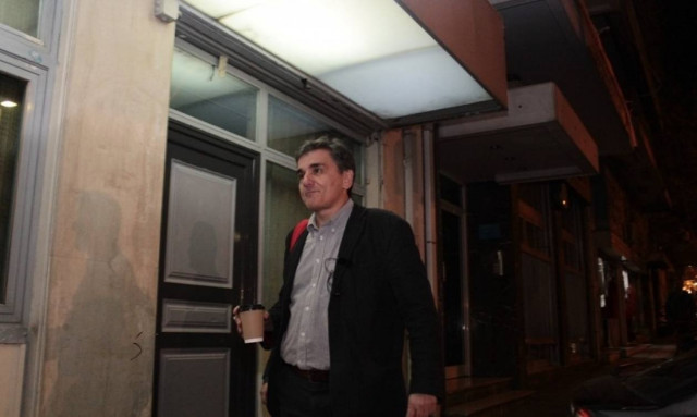 Χαμός στο Χίλτον: «Αρπάχτηκαν» Τσακαλώτος - Βελκουλέσκου