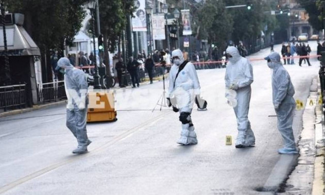 Βρέθηκε το αυτοκίνητο των βομβιστών του υπουργείου Εργασίας