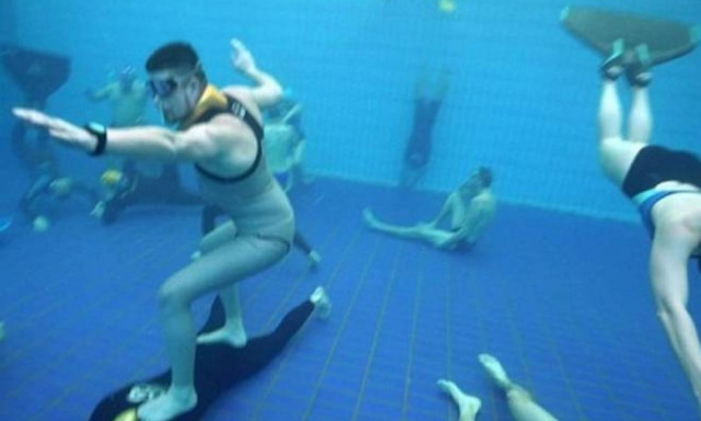 Επικό «Mannequin Challenge» κάτω από το νερό! (video)