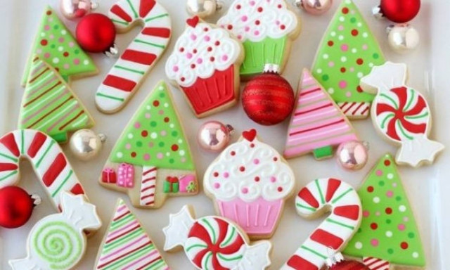 Γλάσο royal icing χωρίς αυγά για να διακοσμήσετε τα χριστουγεννιάτικα γλυκά σας και όχι μόνο