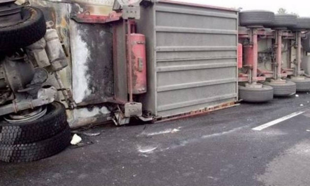 Σοβαρό τροχαίο με νταλίκα κοντά στο Μαρί - Σε κατάσταση σοκ ο οδηγός