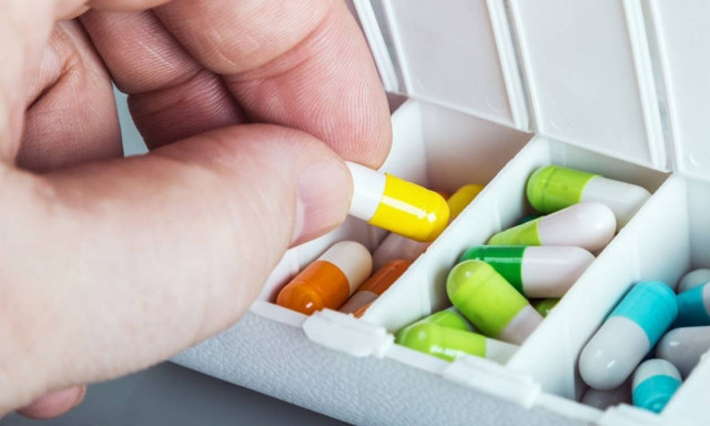 Βιταμίνες: Γιατί δεν πρέπει να τις παίρνετε με άδειο στομάχι