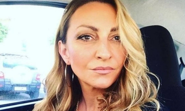 H Ρούλα Ρέβη σε χριστουγεννιάτικη διάθεση