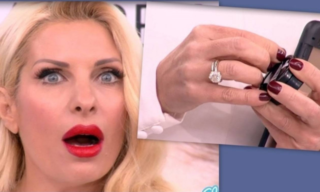 Το διαμαντένιο μονόπετρο της Ελένης και το πλάνο που την άφησε με το στόμα ανοιχτό!