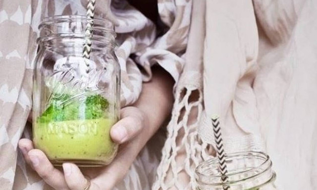 Αυτός ο detox χυμός θα σε βοηθήσει να αντιμετωπίσεις το φούσκωμα των χριστουγεννιάτικων ημερών