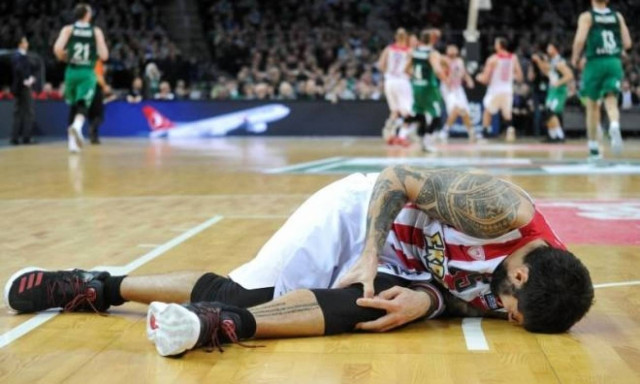 Συναγερμός για Πρίντεζη, πρήστηκε το γόνατό του