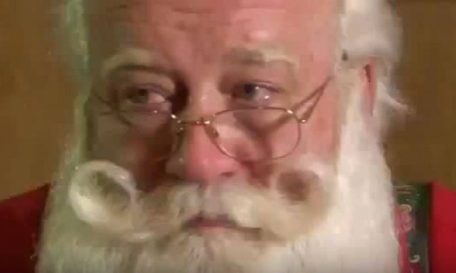 Viral video: Πεντάχρονο αγόρι πεθαίνει στην αγκαλιά του Άγιου Βασίλη