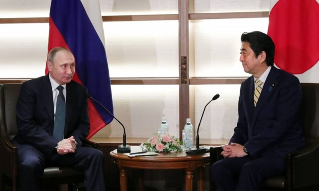 Συνεχίζονται οι συνομιλίες μεταξύ Πούτιν και Άμπε με στόχο την ενίσχυση της οικονομικής συνεργασίας