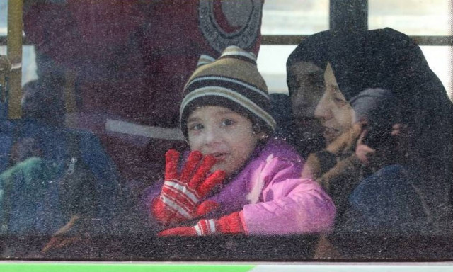 Χαλέπι: Συνεχίζεται η αποχώρηση των αμάχων και των ανταρτών (pics&vid)