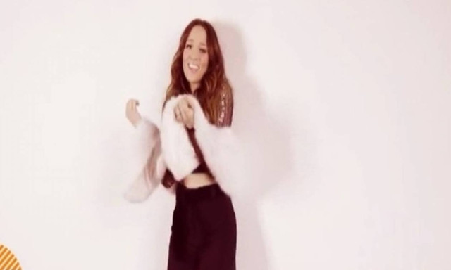 Καλομοίρα: Τα τραγικά λάθη στο νέο video clip της, «Τα Χριστούγεννα Αυτά»