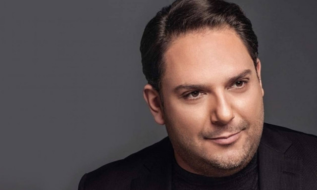 Τα «γκρίζα» Χριστούγεννα του Διονυσίου. Βλέπει τα παιδιά του μόνο μέσω… skype