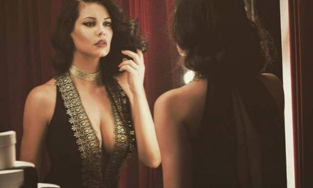 Η Μαρία Κορινθίου μας πέταξε τα μάτια έξω με το στήθος της! (photo)