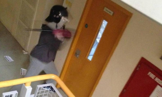 Σκηνές χάους: Στα χέρια των τροφίμων οι φυλακές του Μπέρμιγχαμ (pics)