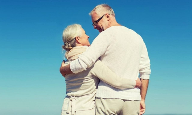 Τί να τα κάνεις τα λεφτά; Η αγάπη και η έλλειψη άγχους φέρνουν περισσότερη ευτυχία λέει η επιστήμη!