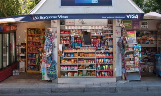 Εξάρχεια: Επιτέθηκαν στον περιπτερά και του έκαψαν το περίπτερο!