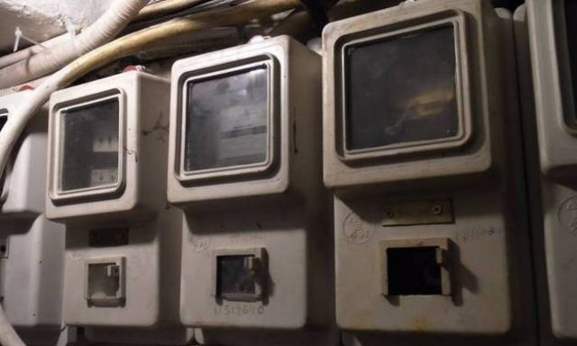 Τρίκαλα: Ζούσαν τρεις μήνες χωρίς ηλεκτρικό ρεύμα