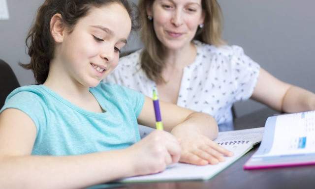 Παιδί και  γνώση: Τα οφέλη από το διάβασμα με τη μητέρα