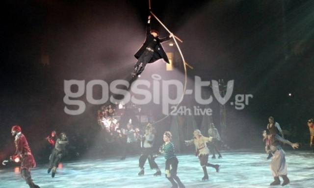 Και όμως! Είναι ο Χρήστος Φερεντίνος και… αιωρείται με σχοινί!