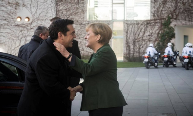 Αποκάλυψη: Τι ψιθύρισε η Μέρκελ στο... αυτί του Τσίπρα