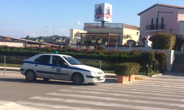 Φάρσα το τηλεφώνημα για βόμβα στο εμπορικό κέντρο στα Σπάτα