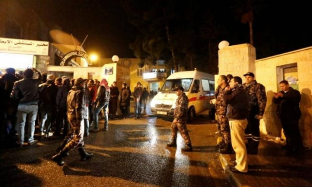 Σε κατάσταση συναγερμού η Ιορδανία: Στους δέκα οι νεκροί από τις επιθέσεις ενόπλων στο Καράκ (vids)
