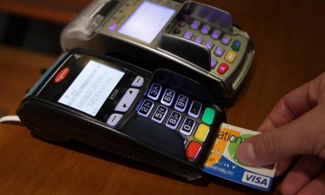 Τα «πάνω-κάτω» στο αφορολόγητο από το 2017 - Πως θα «χτίζεται» με το πλαστικό χρήμα