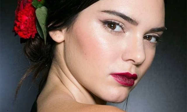 Χριστουγεννιάτικο ρεβεγιόν: 25+2  λαμπερά σινιόν για κάθε μήκος μαλλιών!