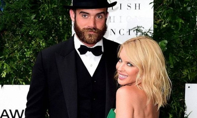 Kylie is that you? Δεν την αναγνωρίσαμε! Η Kylie Minongue  όπως δεν την έχεις ξαναδεί