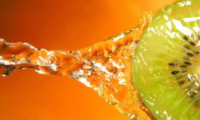 Το φρούτο που ξυπνά το δέρμα και είναι ασπίδα για την όραση και το αναπνευστικό μας