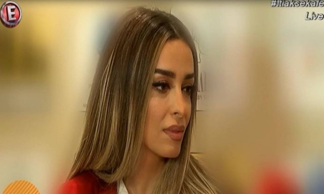 Ελένη Φουρέιρα: Η αδιάβαστη ρεπόρτερ που τρέλανε την τραγουδίστρια και τη στόλισε κανονικότατα!