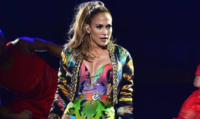 Η Jennifer Lopez παντρεύεται και όχι με τον Casper Smart