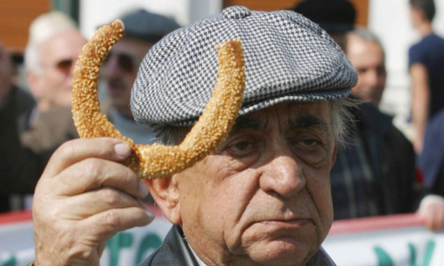 ΕΚΑΣ: Eπιπλέον «ψαλίδια» σε 250.000 χαμηλοσυνταξιούχους!