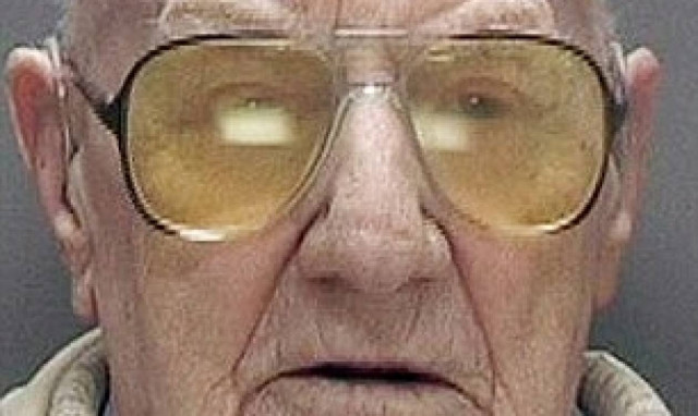 Θα πεθάνει στη φυλακή: Ποινή κάθειρξης 13 ετών για παιδεραστή 101 ετών (Vid)