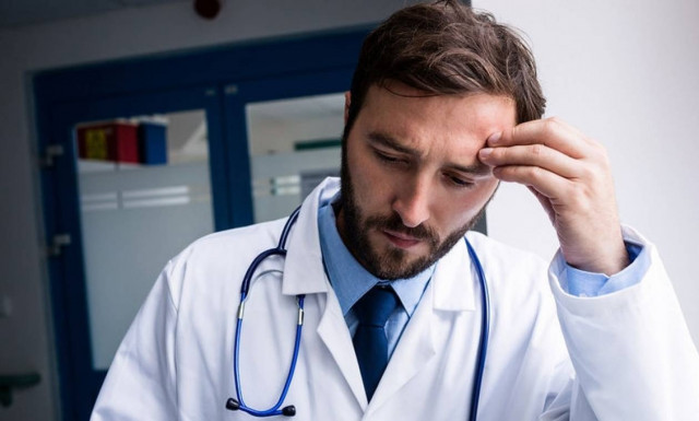 Δραματικό μήνυμα ΟΕΝΓΕ για τον αντεργατικό Νόμο που μειώνει τα εισοδήματα των γιατρών