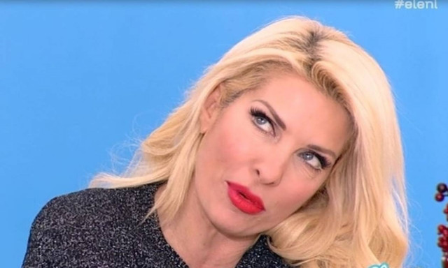 Ελένη Μενεγάκη: Οι φωτογραφίες από τα παιδικά της Χριστούγεννα και το θλιμμένο πρόσωπό της