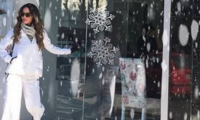 Ιωάννα Λίλη: Ντυμένη στα λευκά βολτάρει στη Θεσσαλονίκη