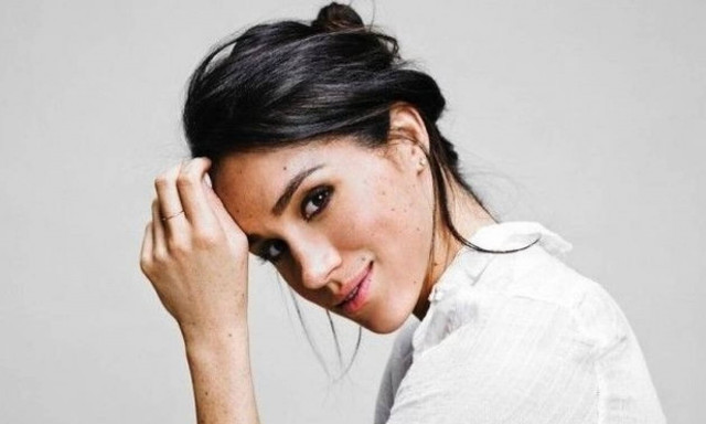 Οι νέες γυμνές φωτογραφίες της συντρόφου του πρίγκιπα Harry προκαλούν πανικό στο Παλάτι