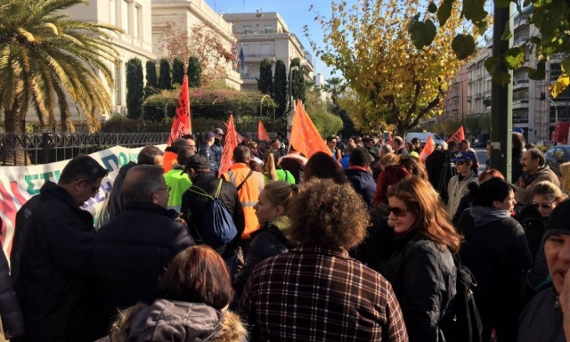Παράσταση διαμαρτυρίας της ΠΟΕ - ΟΤΑ στο κέντρο της Αθήνας (pics)