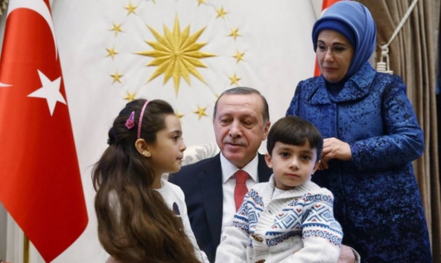 Η 7χρονη που συγκλόνισε με τα tweets από το Χαλέπι, συναντήθηκε με τον Ερντογάν