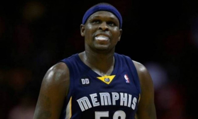 Εγκληματική αγκωνιά από Ράντολφ! (video)